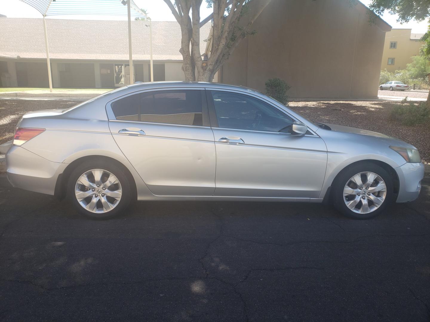 2009 Honda Accord ex-l (1HGCP36849A) with an 3.5L V6 DOHC 24V engine, 6-Speed Automatic transmission, located at 323 E Dunlap Ave., Phoenix, AZ, 85020, (602) 331-9000, 33.567677, -112.069000 - 2009 Honda Accord EX-L,.......EXCELLENT condition, A Real Must See!!.... No accidents, Power everything, Stereo/cd player, Phone sync, Bluetooth, Satellite compatible, Ice cold ac, Clean Black and Gray interior with Gray leather seats in near perfect condition, power windows, power door locks, Gorge - Photo#4